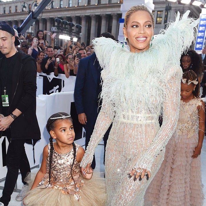 Queen Bey and Princess Blue Ivy Just Slayed on the VMAs Red Carpet | Who What Wear Queen Bey and Princess Blue Ivy Just Slayed on the VMAs Red Carpet | Who What Wear