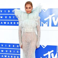 all-the-showstopping-vma-looks-you-need-to-see-201641-square