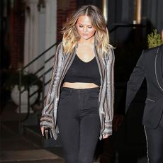 what-was-she-wearing-chrissy-teigen-outfit-formula-2016-201963-1472701660-square