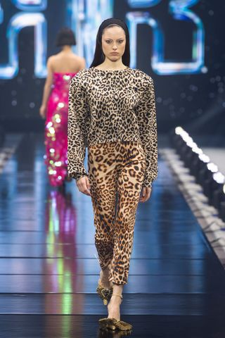 how-to-wear-leopard-print-202339-1704192187401-main
