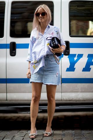 the-latest-street-style-from-new-york-fashion-week-1898210-1473565551
