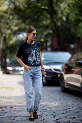 the-latest-street-style-from-new-york-fashion-week-1898212-1473565553