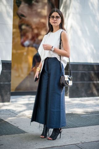 the-latest-street-style-from-new-york-fashion-week-1898768-1473636499