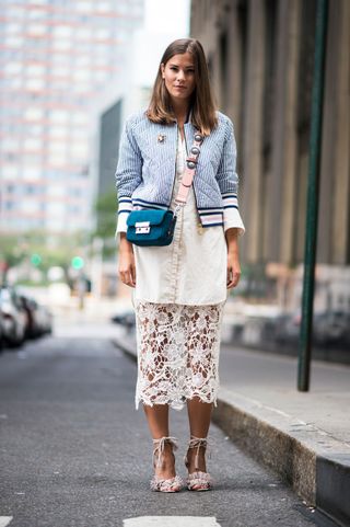 the-latest-street-style-from-new-york-fashion-week-1900298-1473720815