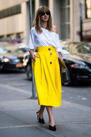 the-latest-street-style-from-new-york-fashion-week-1900301-1473720815