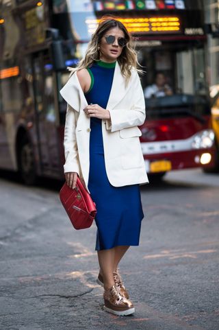 the-latest-street-style-from-new-york-fashion-week-1900304-1473720816