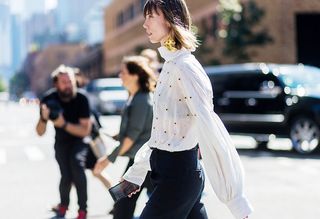 the-latest-street-style-from-new-york-fashion-week-1905045-1473969401