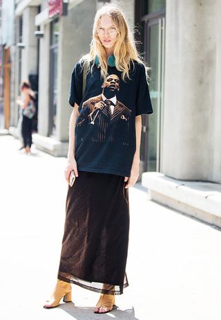the-latest-street-style-from-new-york-fashion-week-1901670-1473800685