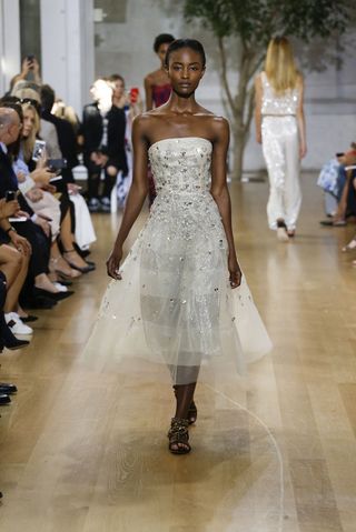 every-model-wore-flats-with-their-ball-gowns-at-oscar-de-la-renta-1900507-1473730390