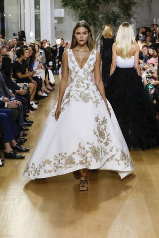 every-model-wore-flats-with-their-ball-gowns-at-oscar-de-la-renta-1900518-1473730393