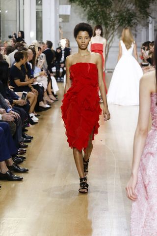 every-model-wore-flats-with-their-ball-gowns-at-oscar-de-la-renta-1900520-1473730393