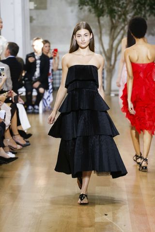 every-model-wore-flats-with-their-ball-gowns-at-oscar-de-la-renta-1900522-1473730394