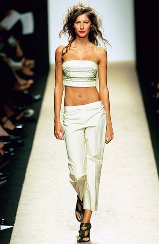 heres-what-fashion-week-looked-like-in-the-90s-1905188-1473971788