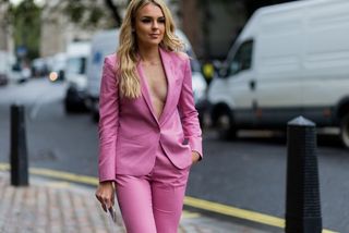 the-latest-street-style-from-london-fashion-week-1906897-1474125693