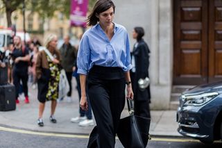 the-latest-street-style-from-london-fashion-week-1906901-1474125696