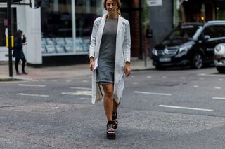 the-latest-street-style-from-london-fashion-week-1907160-1474162652