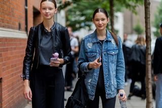 the-latest-street-style-from-london-fashion-week-1908498-1474315049