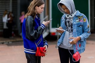the-latest-street-style-from-london-fashion-week-1908504-1474315051