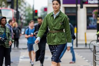 the-latest-street-style-from-london-fashion-week-1909796-1474394568