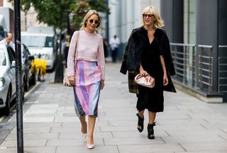 the-latest-street-style-from-london-fashion-week-1909798-1474394568