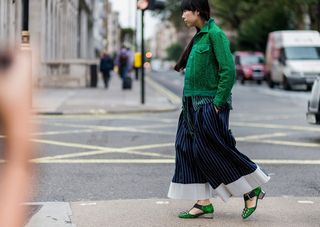 the-latest-street-style-from-london-fashion-week-1909799-1474394568
