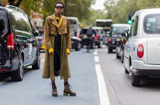 the-latest-street-style-from-london-fashion-week-1909804-1474394569