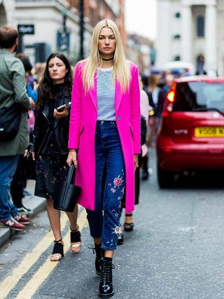19-outfit-ideas-from-london-fashion-week-street-style-1908063-1474276357