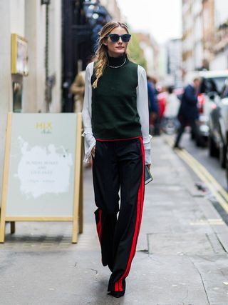 19-outfit-ideas-from-london-fashion-week-street-style-1908066-1474276357