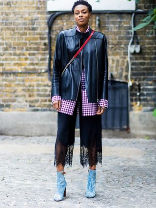 39-fresh-street-style-outfits-from-london-fashion-week-1910935-1474473679