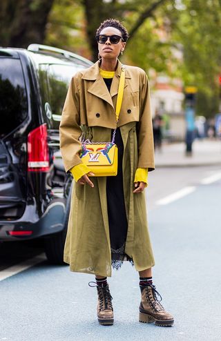 the-27-most-pinnable-street-style-looks-from-london-fashion-week-1909673-1474388375