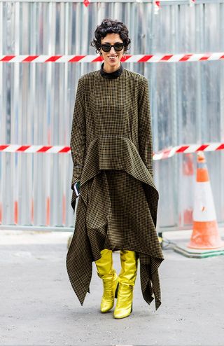 the-27-most-pinnable-street-style-looks-from-london-fashion-week-1909674-1474388375