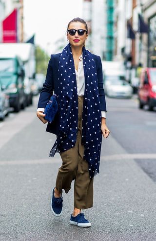 the-27-most-pinnable-street-style-looks-from-london-fashion-week-1909676-1474388377