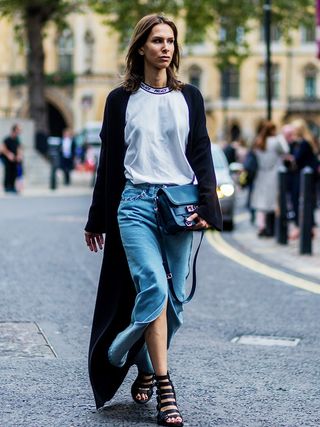 the-latest-street-style-from-london-fashion-week-1906869-1474099591