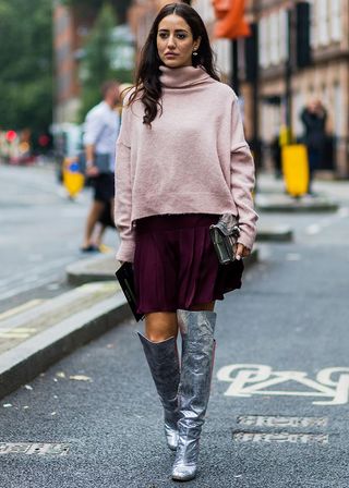 the-latest-street-style-from-london-fashion-week-1907191-1474183321