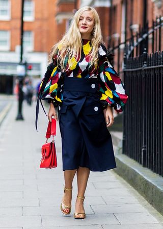 the-latest-street-style-from-london-fashion-week-1907196-1474183327