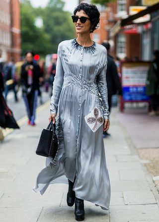 the-latest-street-style-from-london-fashion-week-1907197-1474183327