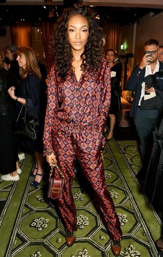 the-best-celebrity-looks-from-london-fashion-week-1909170-1474329702