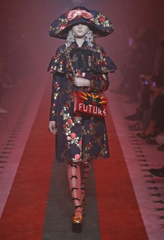 the-gucci-pieces-youre-about-to-see-on-every-it-girl-1911219-1474489275