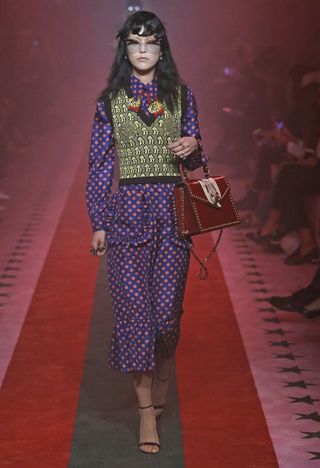 the-gucci-pieces-youre-about-to-see-on-every-it-girl-1911223-1474489275