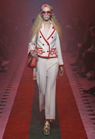 the-gucci-pieces-youre-about-to-see-on-every-it-girl-1911224-1474489275