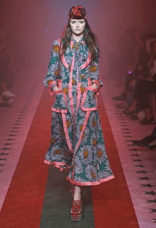 the-gucci-pieces-youre-about-to-see-on-every-it-girl-1911233-1474489277