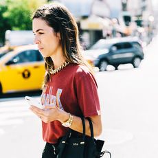 how-to-wear-tshirt-trend-203566-1474605657-square