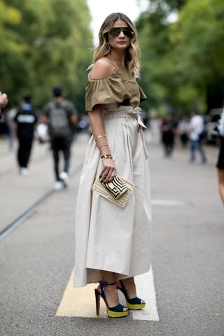 the-most-captivating-street-style-photos-from-milan-fashion-week-1913301-1474580774