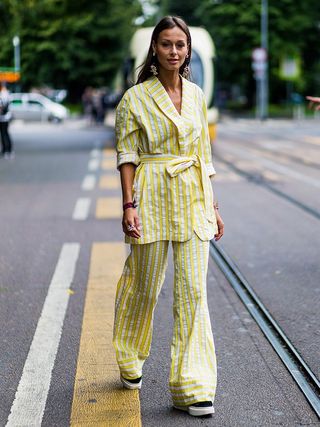 15-jaw-dropping-street-style-looks-from-milan-fashion-week-1914845-1474710392