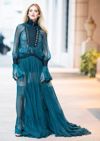 the-tk-most-elaborate-looks-from-milan-fashion-weeks-streets-1912315-1474543605