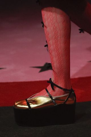 gucci-just-debuted-shoes-that-convert-from-flats-to-heels-1912773-1474572830