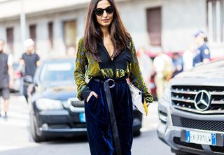 the-latest-street-style-from-milan-fashion-week-1916621-1474926378