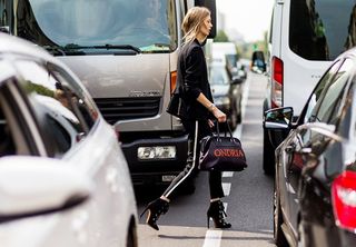 the-latest-street-style-from-milan-fashion-week-1916622-1474926378