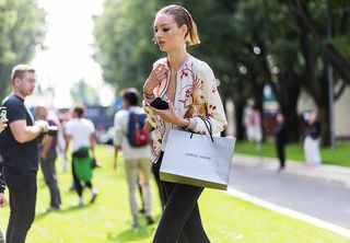 the-latest-street-style-from-milan-fashion-week-1916624-1474926379