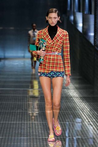the-prada-pieces-everyone-will-be-wearing-this-spring-1914562-1474668666